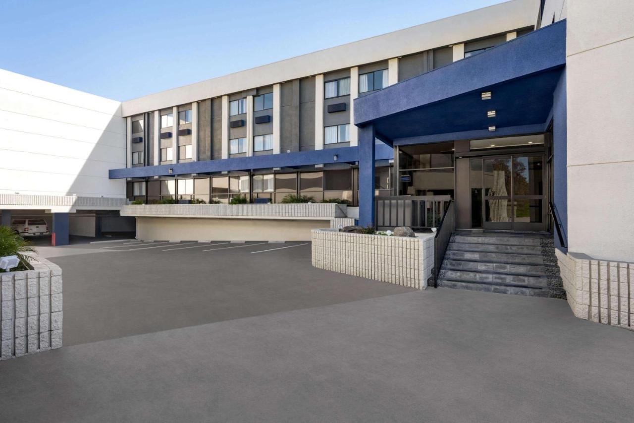 Baymont By Wyndham Monterey Park Hotel Exterior foto