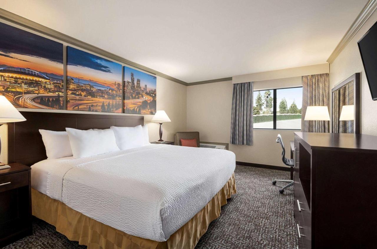 Baymont By Wyndham Monterey Park Hotel Exterior foto